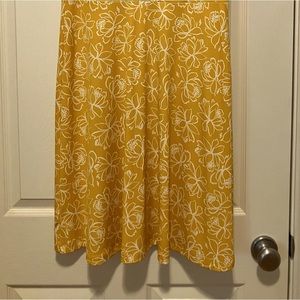 Ann Taylor size Medium, no wrinkles, packs well.  Sleeves have tie knots at hem.